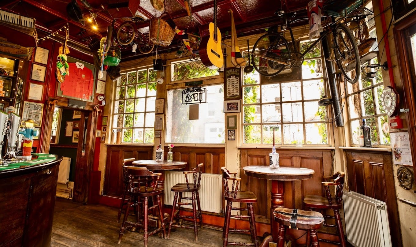 The Faltering Fullback, Finsbury Park - Best places to watch live football in London