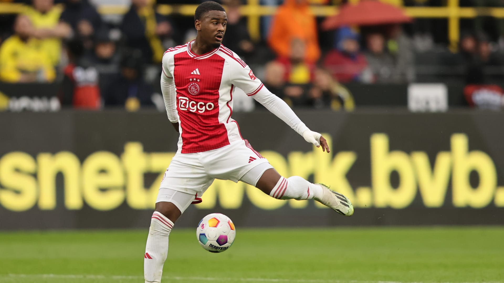 Jorrel Hato at Ajax is one of the best CB wonderkids to sign in FM24