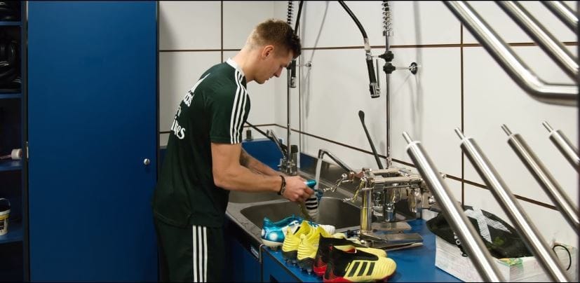 Toni Kroos cleaning his Adidas boots 